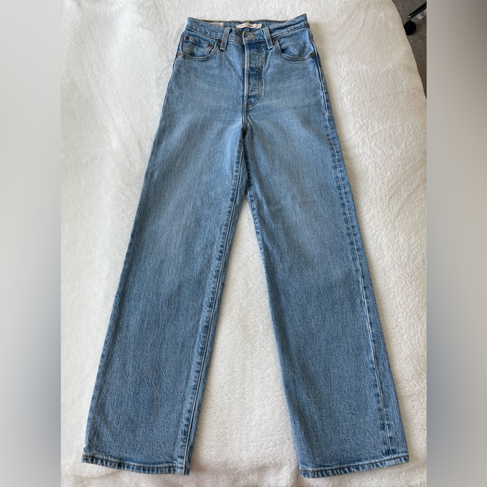 Ribcage Straight Levi’s Blue Jeans